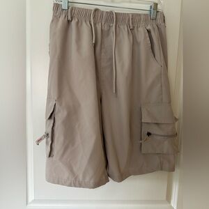 Size Large elastic waist cargo shorts